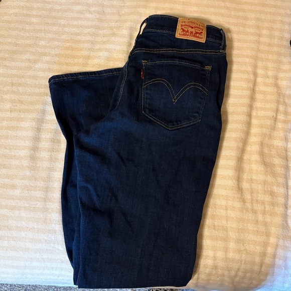 Women’s Levi’s Classic Straight Size 8 Medium Wash Jeans - Picture 9 of 9